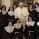Đức Giáo Hoàng chia sẻ với các đan sĩ Clara ở Paganica: “Khi đối mặt với những thảm kịch, chúng ta cần bắt đầu lại từ Thiên Chúa và tình liên đới huynh đệ”