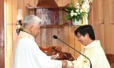 Chào đón cha Tân Chánh xứ Ia Kha