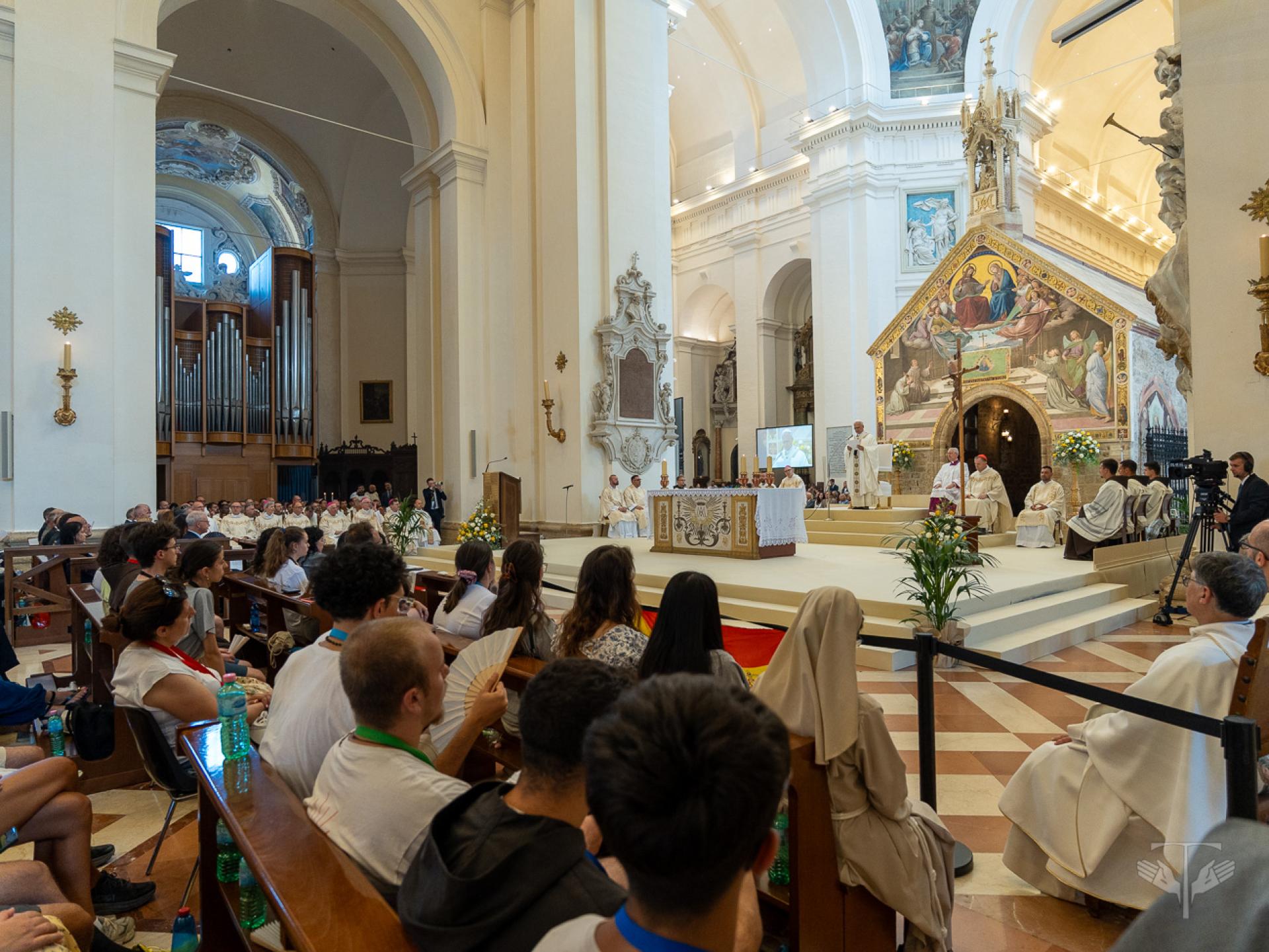 papa-leone-go-assisi-2026-57-1786352746.jpg