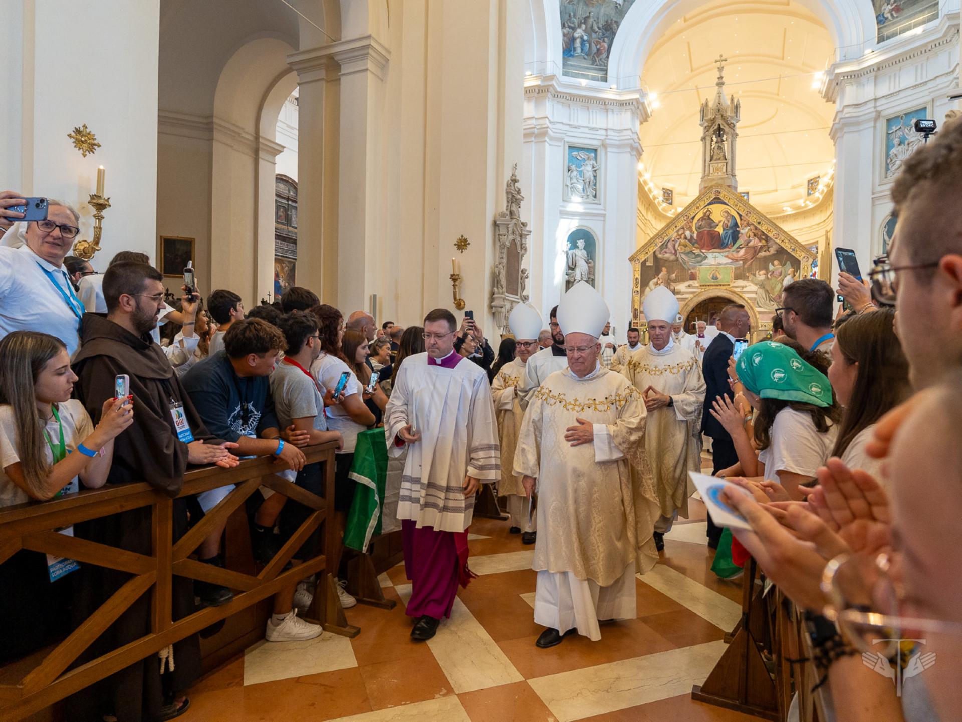 papa-leone-go-assisi-2026-78-1786352760.jpg